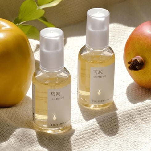 Mini Bean Essence Introduceți în rutina de frumusețe Mixsoon Bean Essence, o esență facială de 30ml care concentrează cele mai fine ingrediente pentru un ten sănătos. Cu o formulă minimalistă, această esență pură îmbogățește pielea cu nutrienți esențiali, ajutând la echilibrarea și revitalizarea tenului. Ideală pentru utilizarea zilnică, Mixsoon Bean Essence susține filozofia unei frumuseți simple și autentice, fără ingrediente inutile sau aditivi.